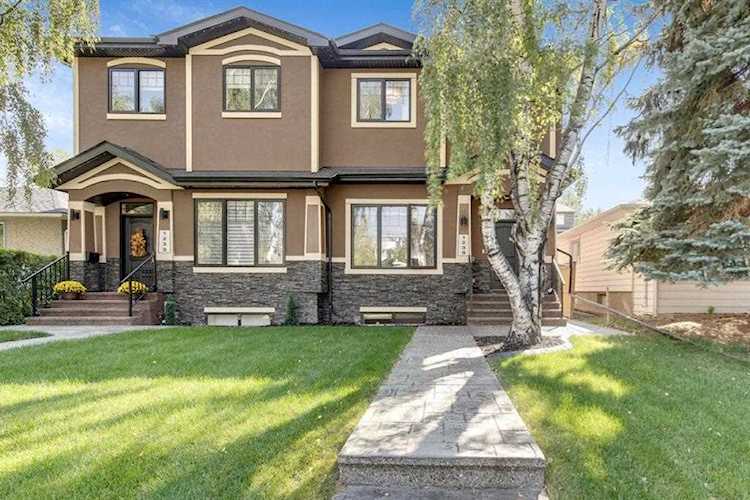 1235 Rosehill Dr NW Calgary, AB T2K 1M3