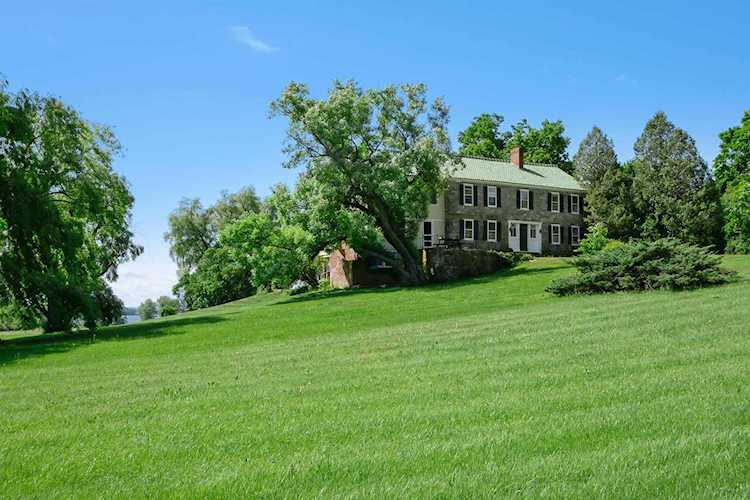 1277 Thompson's Point Rd Charlotte, VT 05445