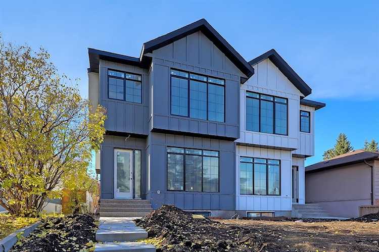 3037 34 St SW Calgary, AB T3E 2X1