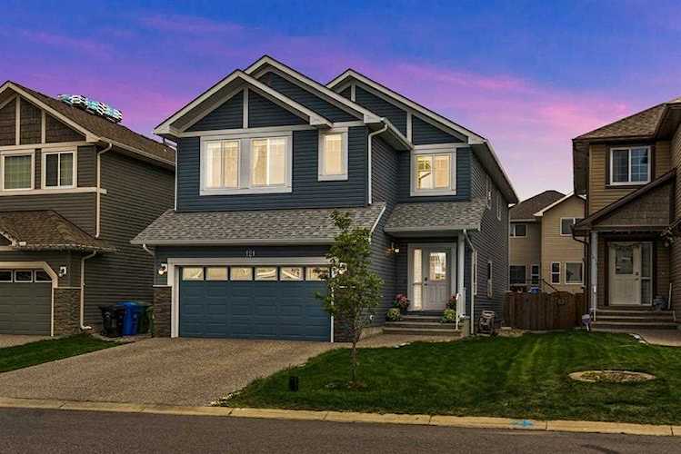 121 Everhollow Rise SW Calgary, AB T2Y 0B1