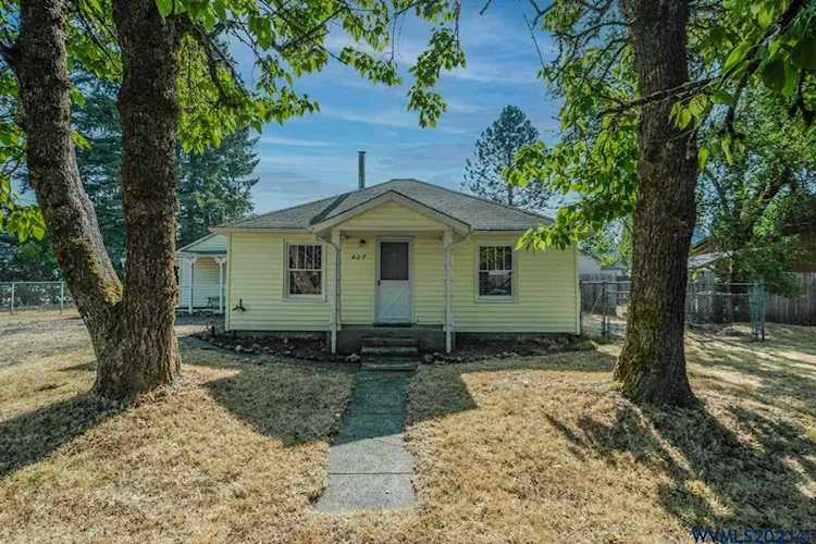 427 17th Av Sweet Home, OR 97386-2614