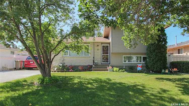 38 Bastedo Crescent Regina, SK S4T 6X9