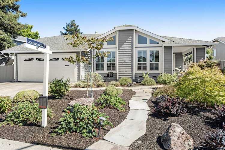 1824 Village East Drive Petaluma, CA 94954