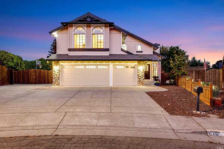 10 Brengle Court Petaluma, CA 94954