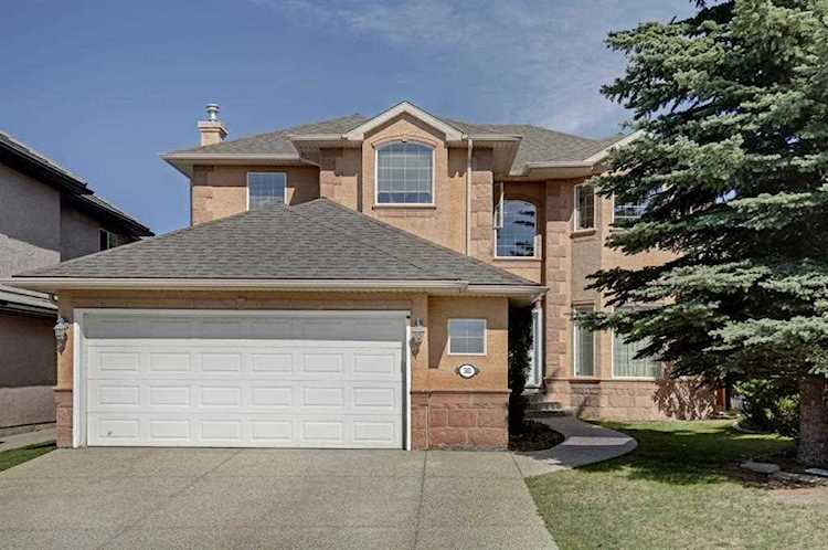 30 Simcrest Manor SW Calgary, AB T3H 4K1