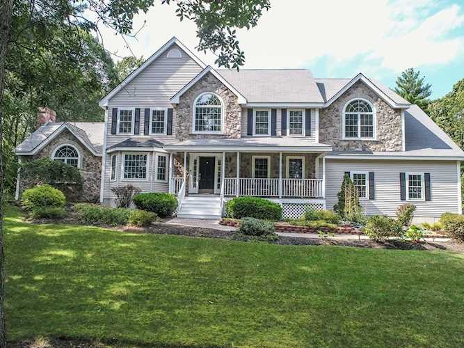 31 Ryan Rd Auburn, NH 03032