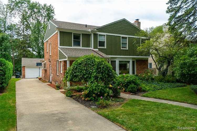 322 Wimbleton Dr Birmingham, MI 48009