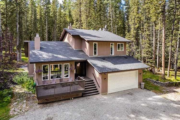 59 Mountain Lion Place Bragg Creek, AB T0L 0K0