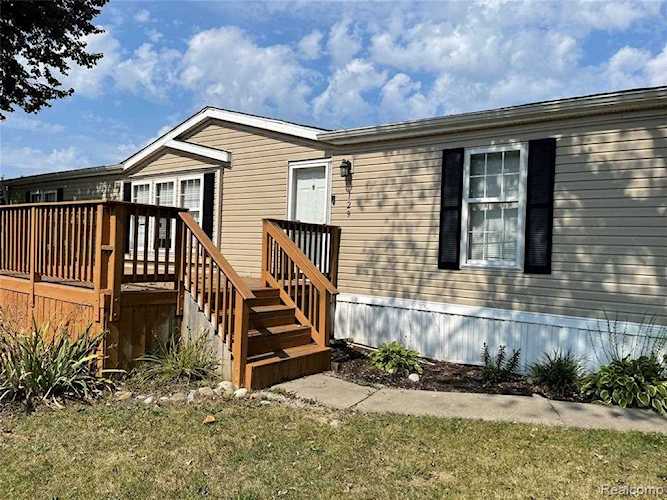 129 Aichebaun St Novi, MI 48374