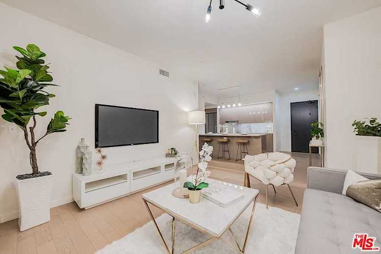 1050 S Grand Ave #1503 Los Angeles, CA 90015