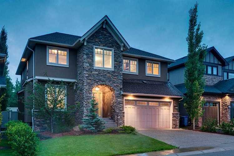 104 Aspen Cliff Close SW Calgary, AB T3H 0L9