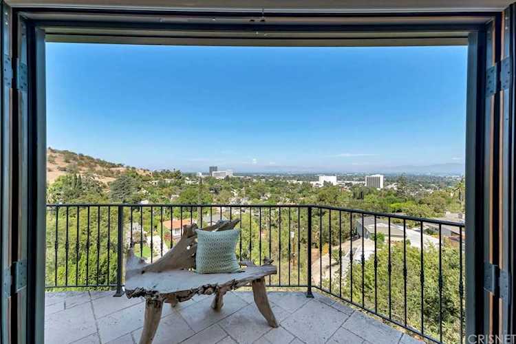 14711 Round Valley Dr Sherman Oaks, CA 91403