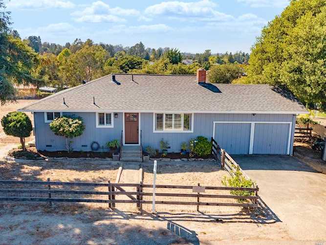 1706 Bloomfield Road Sebastopol, CA 95472