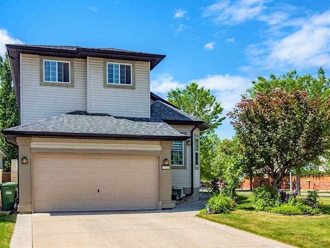 122 Sierra Nevada Way SW Calgary, AB T3H 3P2