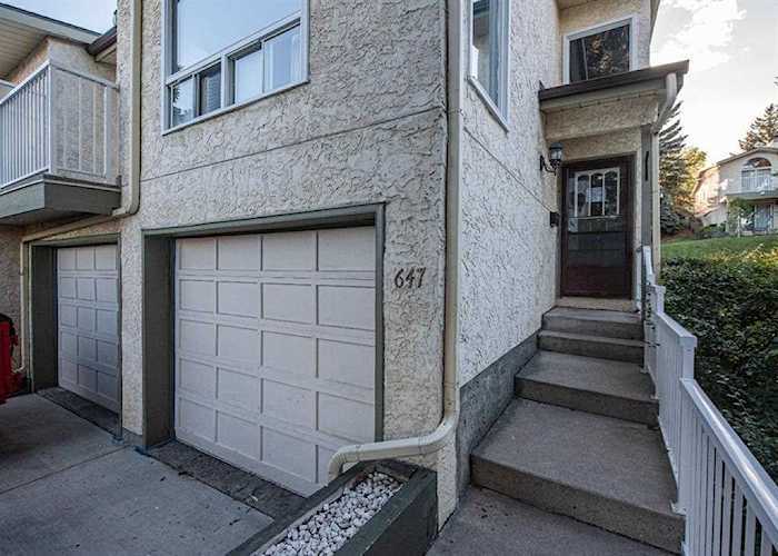 647 Strathcona Dr SW Calgary, AB T3H 1K6