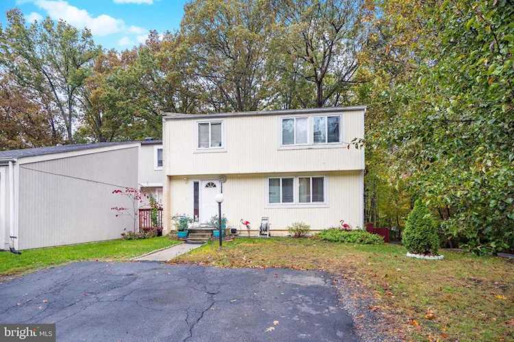 2251 Sanibel Dr Reston, VA 20191