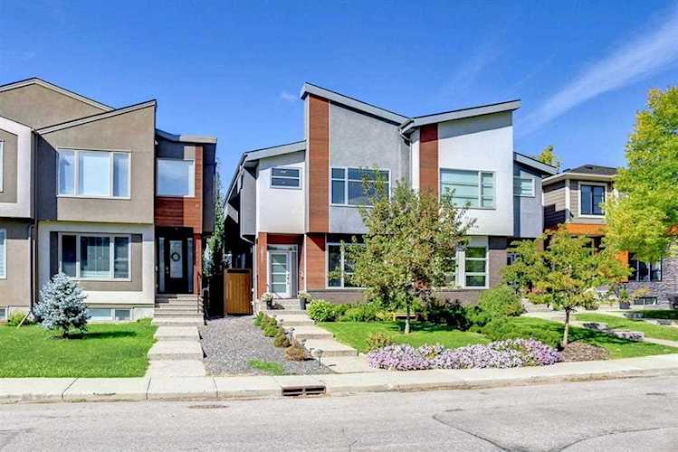 2821 25A St SW Calgary, AB T3E 1Z5