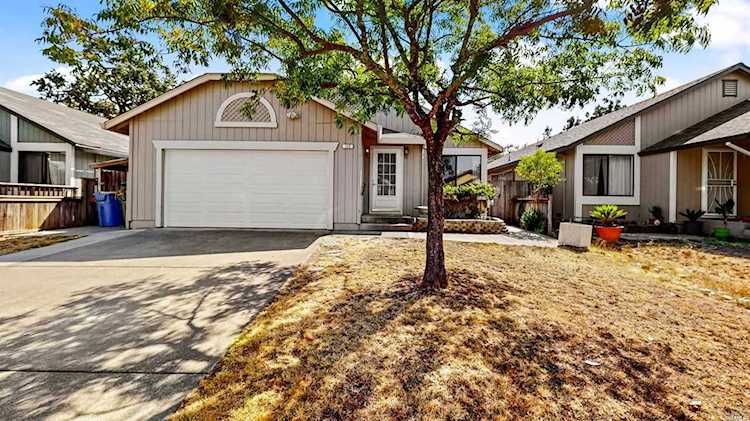 112 Crickett Court Windsor, CA 95492