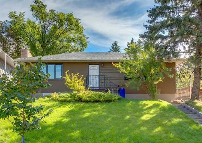 1208 24 St NW Calgary, AB T2N 2P8