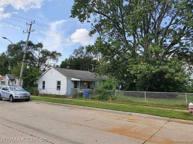 20903 Waltham Rd Warren, MI 48089