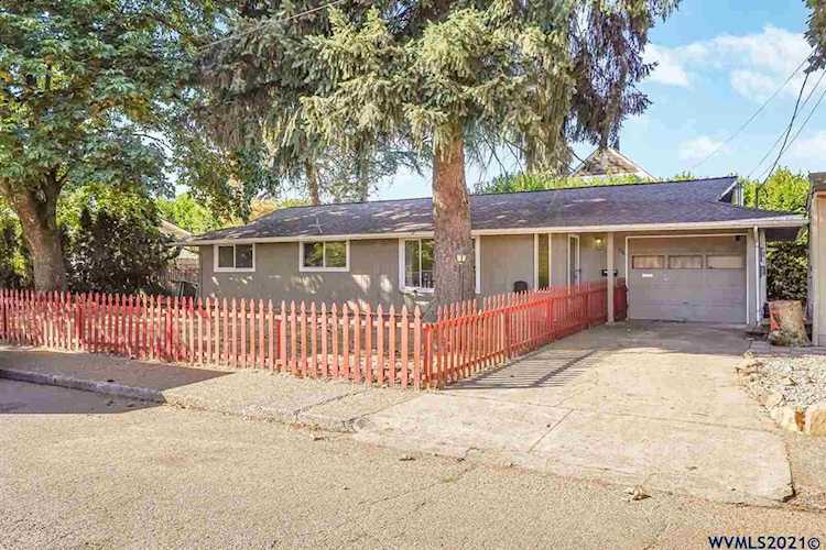 220 SW Maple St Dallas, OR 97338