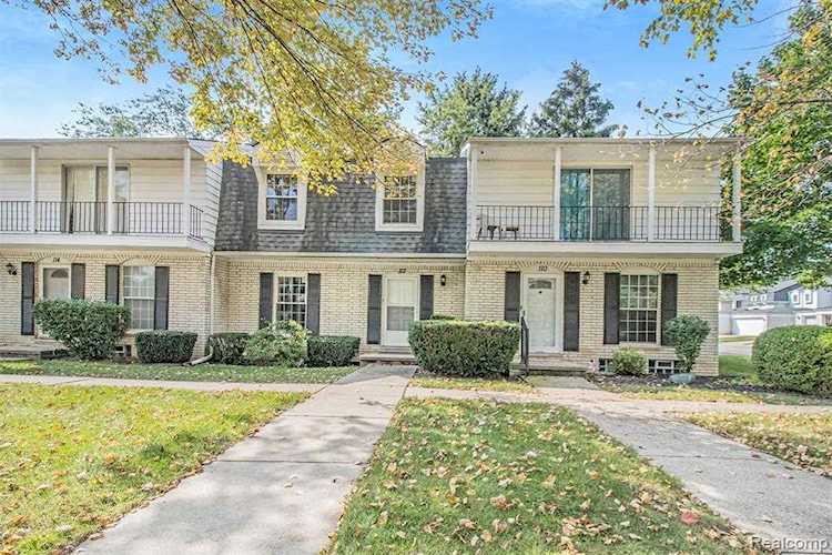 112 Longford Dr Rochester Hills, MI 48309