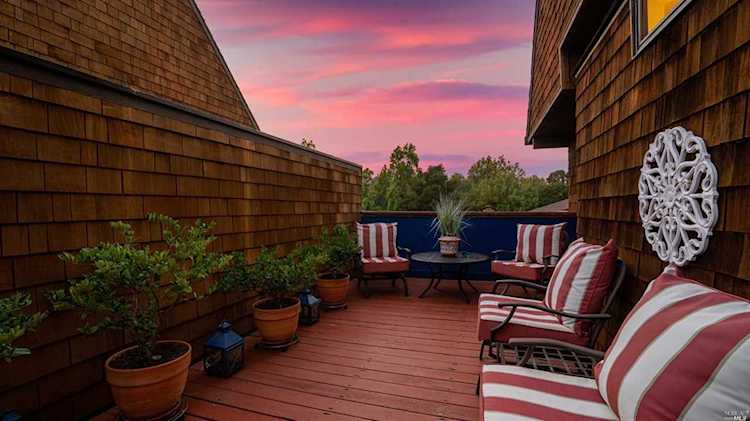 67 N Freedom Lane Petaluma, CA 94952