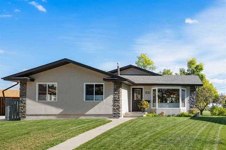 164 Maple Court Crescent SE Calgary, AB T2J 1W1