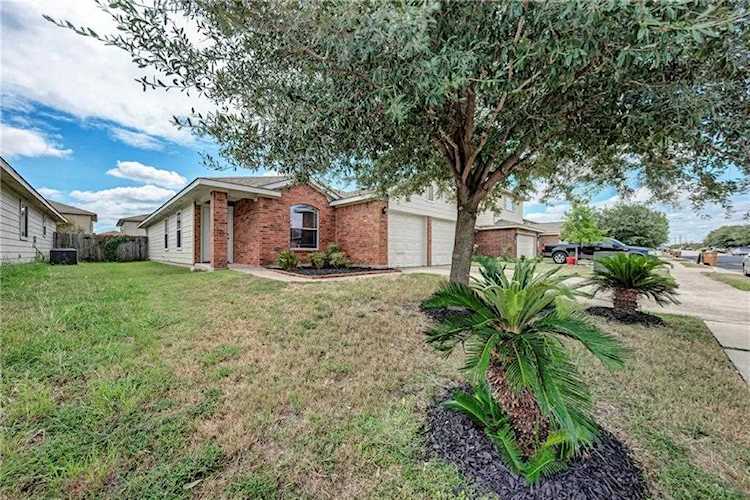 12417 Sky Harbor DR Del Valle, TX 78617