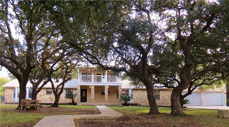 8219 Foxcross DR Spring Branch, TX 78070
