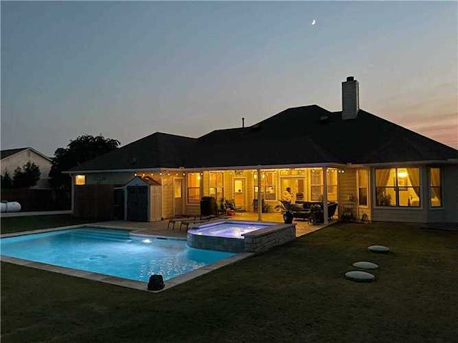 124 Hobby Horse Liberty Hill, TX 78642