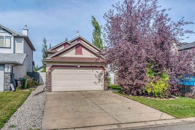 151 Somerglen Common SW Calgary, AB T2Y 4A3