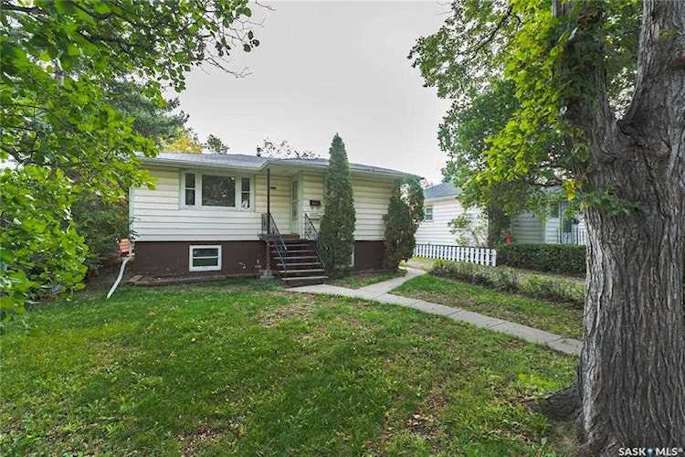 1043 King St Regina, SK S4T 4E6