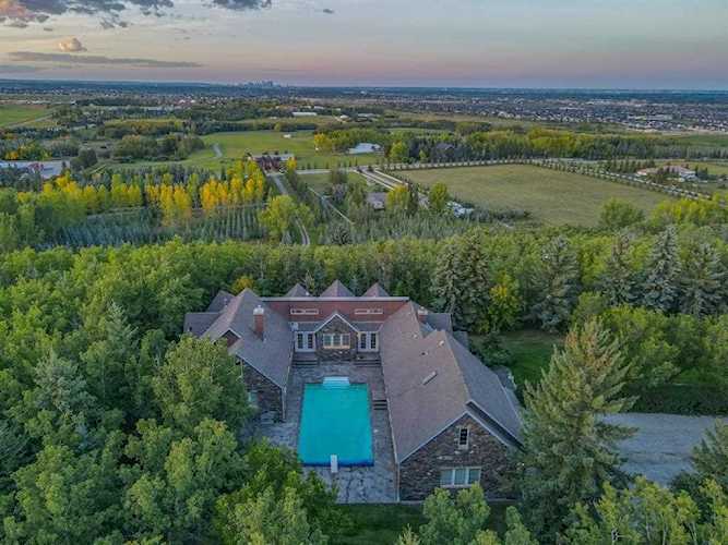 64083 198 Ave W Rural Foothills County, AB T2J 5G5