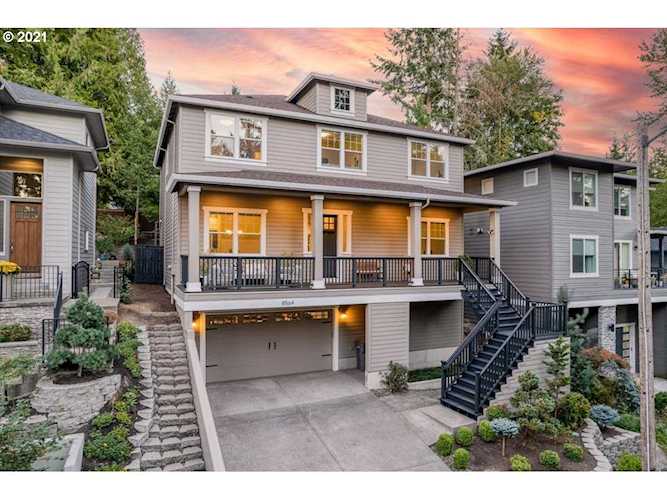 8564 SW 47th Ave Portland, OR 97219