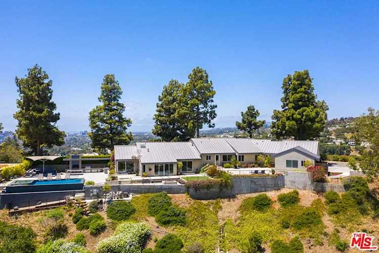 1270 Lago Vista Dr Beverly Hills, CA 90210