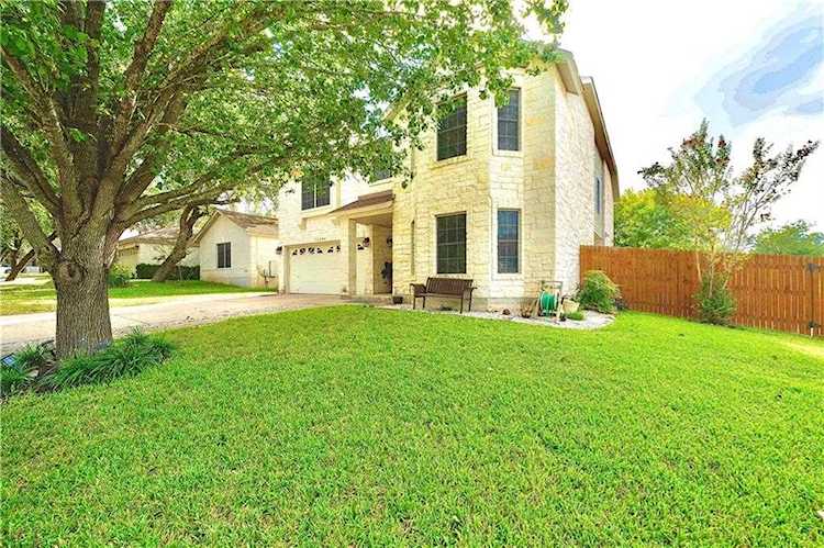 11200 Blairview LN Austin, TX 78748