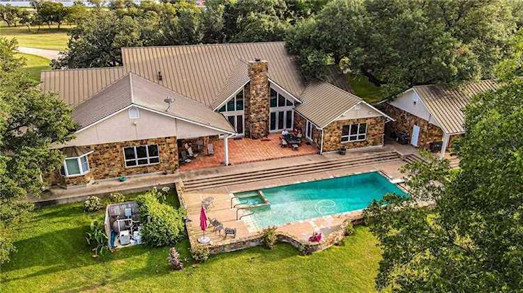 2802 W Wallace ST San Saba, TX 76877