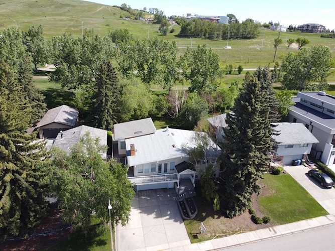 1736 Cayuga Dr NW Calgary, AB T2L 0N3