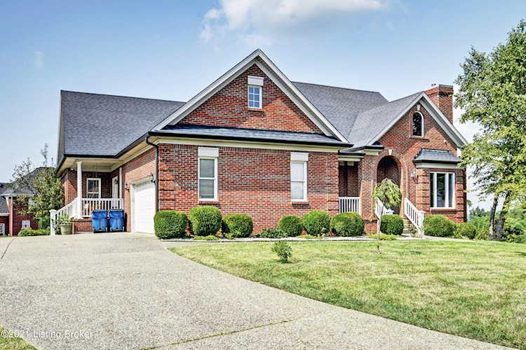 1809 St Andrews Ct La Grange, KY 40031