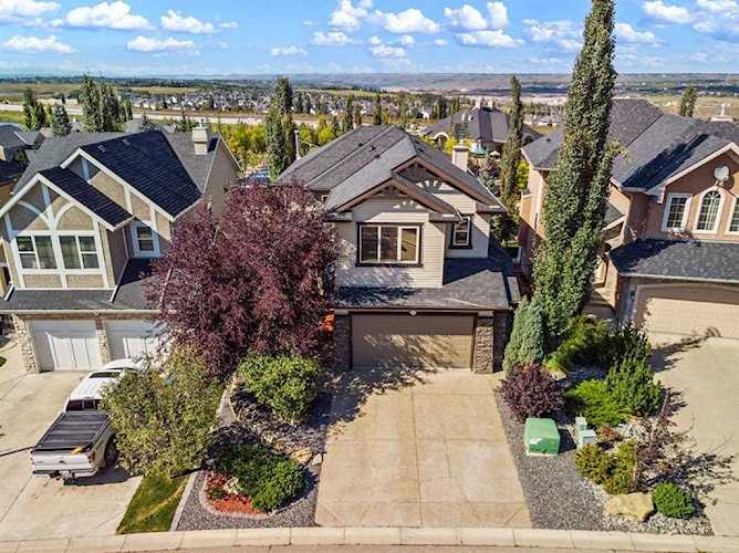43 Crestridge Way SW Calgary, AB T3B 5Z3