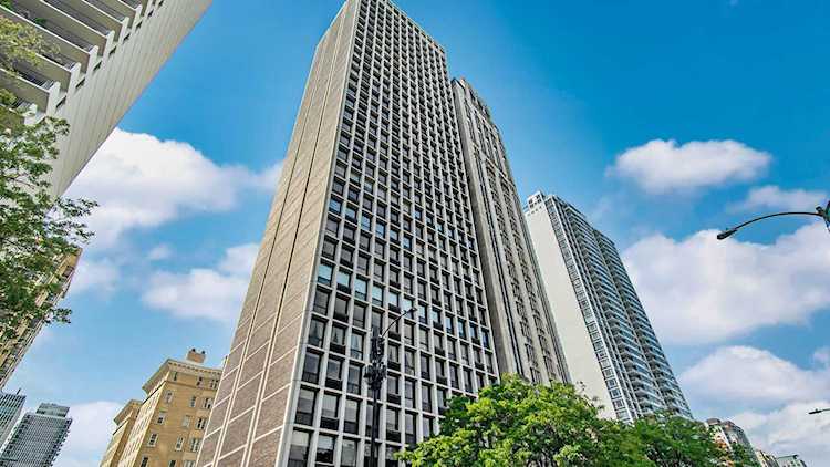 1240 N Lake Shore Dr #17A Chicago, IL 60610