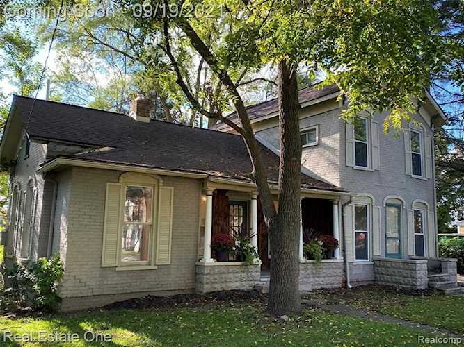 1270 Byron Rd Howell, MI 48843