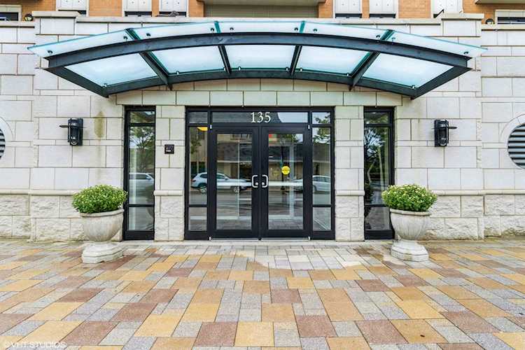 135 S York St #404 Elmhurst, IL 60126
