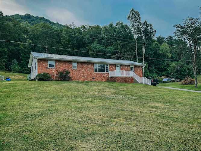 9006 Andersonville Pike Powell, TN 37849