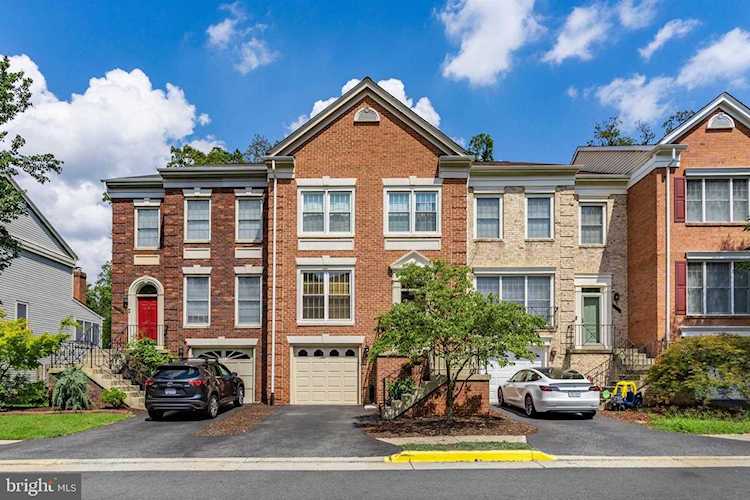 5128 Woodfield Dr Centreville, VA 20120