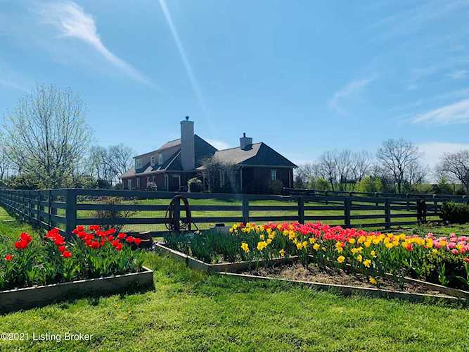3001 Windy Hills Dr Bardstown, KY 40004