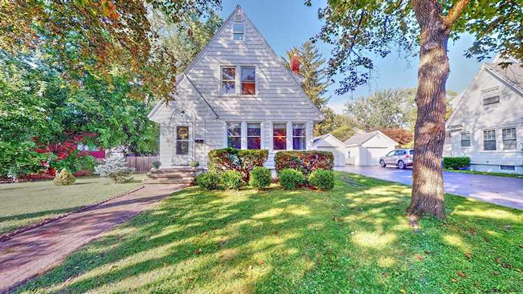 2051 Nott St Niskayuna, NY 12309