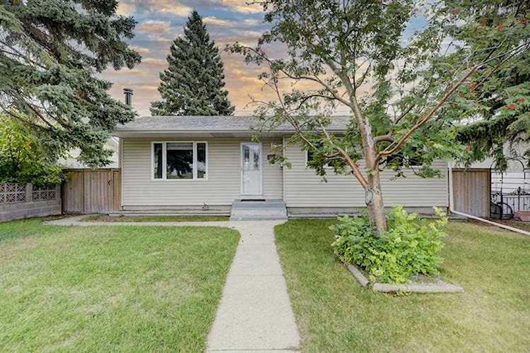 4520 Namaka Crescent NW Calgary, AB T2K 2H6