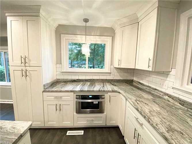 2216 Sterling Point Dr Portsmouth, VA 23703